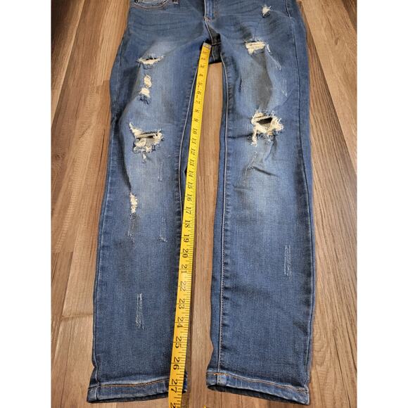 Judy Blue Women's Skinny Fit Medium Wash Distressed Denim Jean Size 9/29 - Picture 8 of 10
